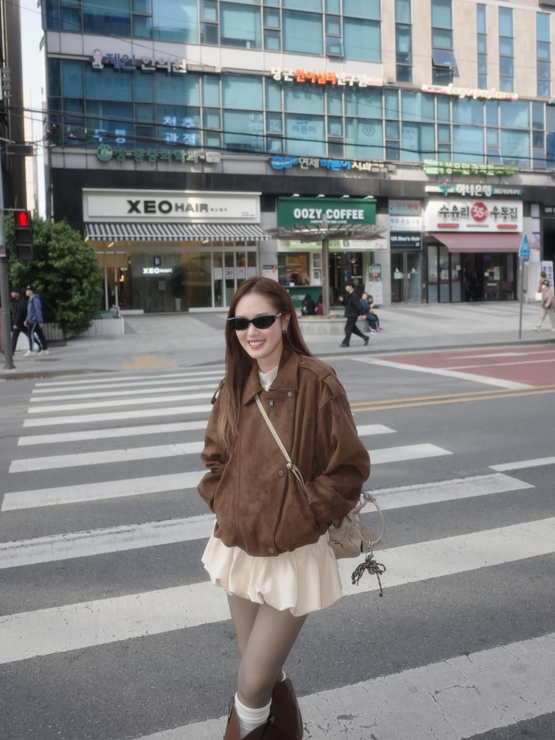 Mỹ nh&acirc;n showbiz l&aacute;i Porsche 5 tỷ: Gương mặt xinh ph&aacute;t s&aacute;ng, style đời thường 0 điểm ch&ecirc;- Ảnh 9.