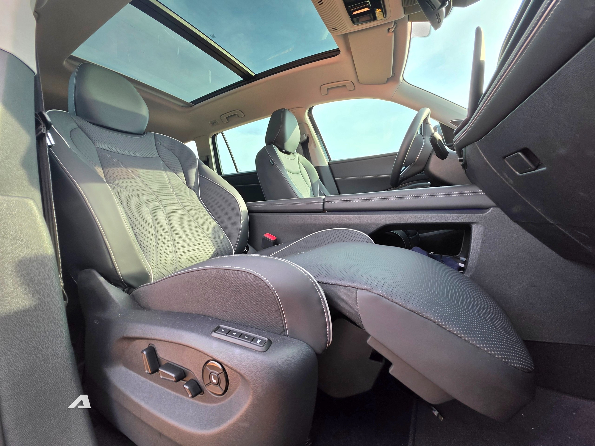 Trải nghiệm Volkswagen Teramont Pro tại Việt Nam: M&aacute;y 2.0L nhưng c&acirc;n được mọi loại địa h&igrave;nh, hiểu l&yacute; do v&igrave; sao c&oacute; người sẵn s&agrave;ng chi gần 3 tỷ để 'n&oacute;c nh&agrave;' được vui- Ảnh 2.