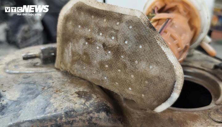 Xăng E10 bị nghi ngờ l&agrave;m xe chết m&aacute;y, thợ sửa chữa chỉ ra nguy&ecirc;n nh&acirc;n bất ngờ- Ảnh 2.