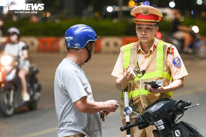 Gần 4.000 t&agrave;i xế vi phạm nồng độ cồn trong ng&agrave;y thứ ba nghỉ lễ- Ảnh 1.