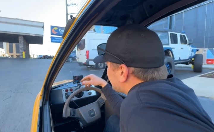 Youtuber 'chia đ&ocirc;i' &ocirc; t&ocirc;, chế tạo xe si&ecirc;u mỏng- Ảnh 3.