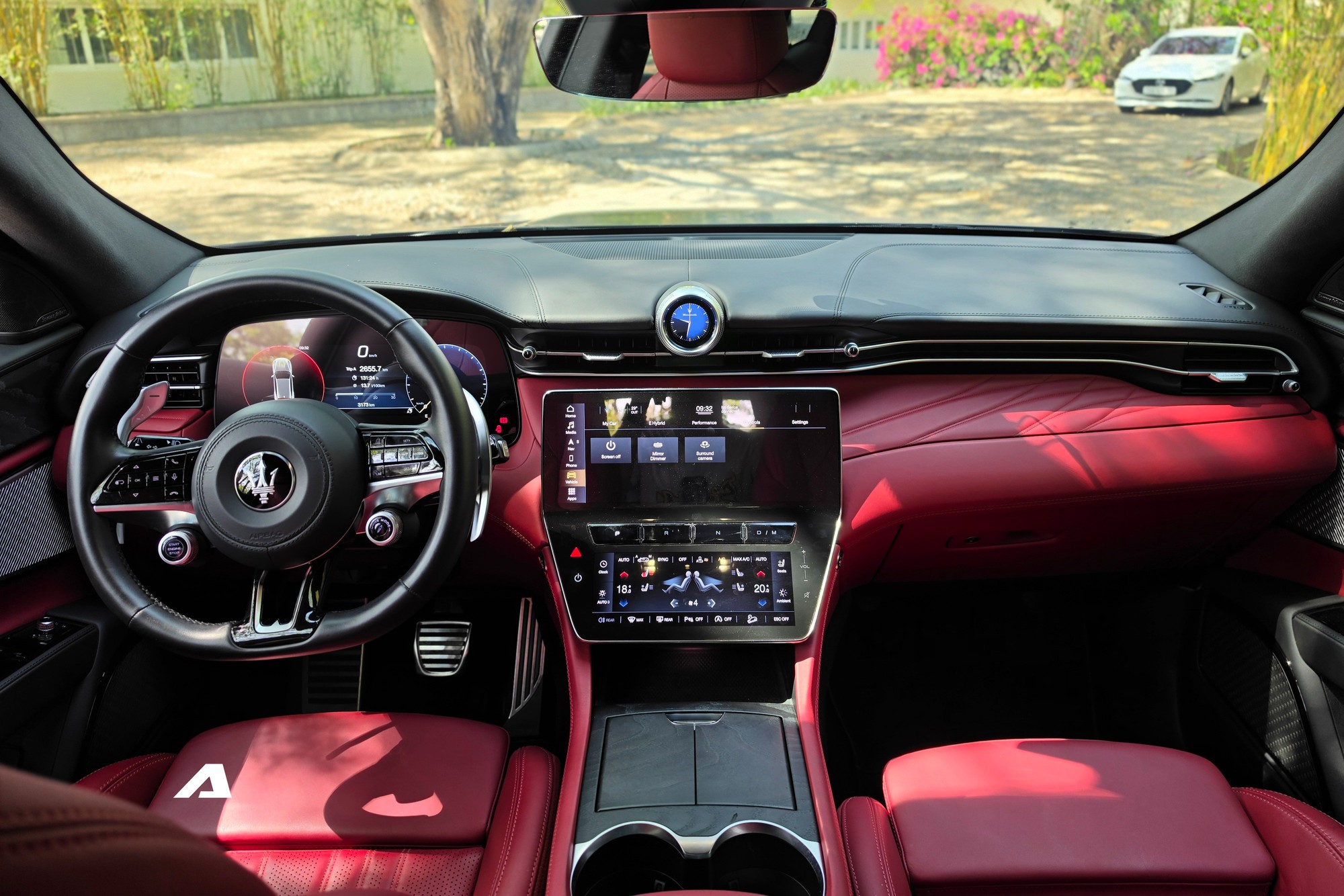 Cầm l&aacute;i Maserati Grecale 2026: Ngập tr&agrave;n 'đồ hiệu', kh&ocirc;ng d&agrave;nh cho số đ&ocirc;ng- Ảnh 2.