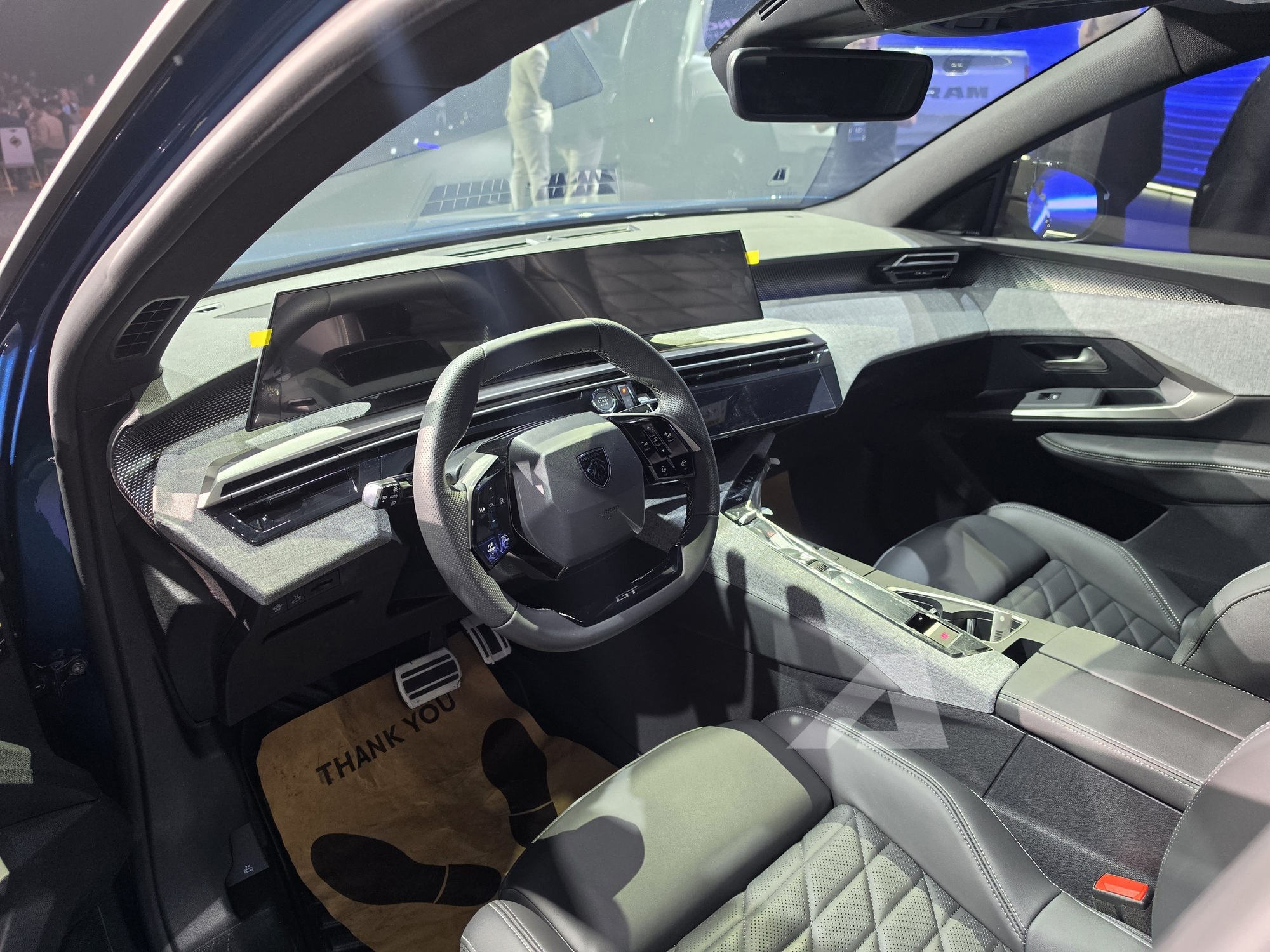 Peugeot 3008 v&agrave; 5008 thế hệ mới ra mắt Việt Nam: Gi&aacute; từ 1,279 tỷ, m&agrave;n h&igrave;nh 21 inch, c&ocirc;ng nghệ ngập tr&agrave;n, phả hơi n&oacute;ng l&ecirc;n CR-V, Santa Fe- Ảnh 3.