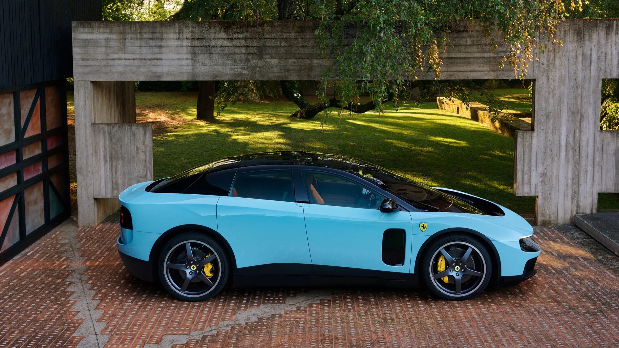 Ferrari Luce bị chê xấu khắp thế giới: Hãng xe Ý có thể không quan tâm, bởi mẫu EV này dường như được làm ra cho Trung Quốc- Ảnh 2. Ferrari Luce bị chê xấu khắp thế giới: Hãng xe Ý có thể không quan tâm, bởi mẫu EV này dường như được làm ra cho Trung Quốc- Ảnh 2.