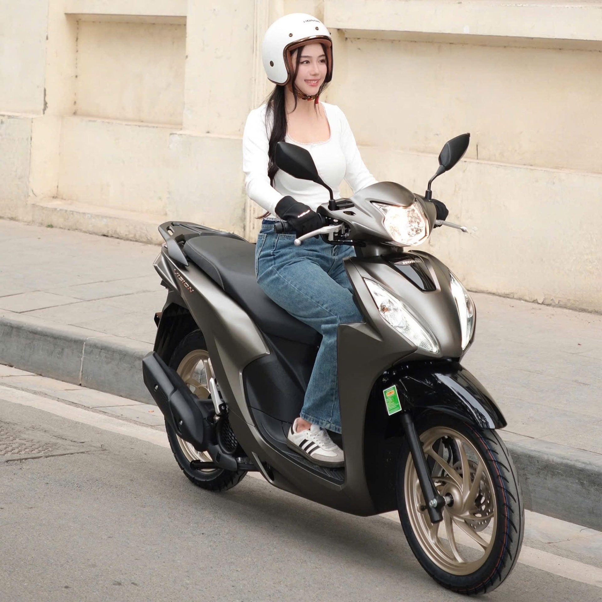 Xe m&aacute;y Honda Vision giảm gi&aacute; tiền triệu- Ảnh 1.