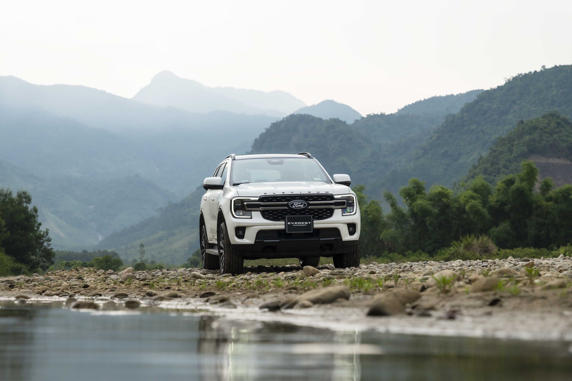 Ford Everest 2026 ra mắt Việt Nam: Bổ sung bản Platinum+ m&aacute;y xăng 300 m&atilde; lực, th&ecirc;m sức &eacute;p cho Santa Fe, Fortuner- Ảnh 8.