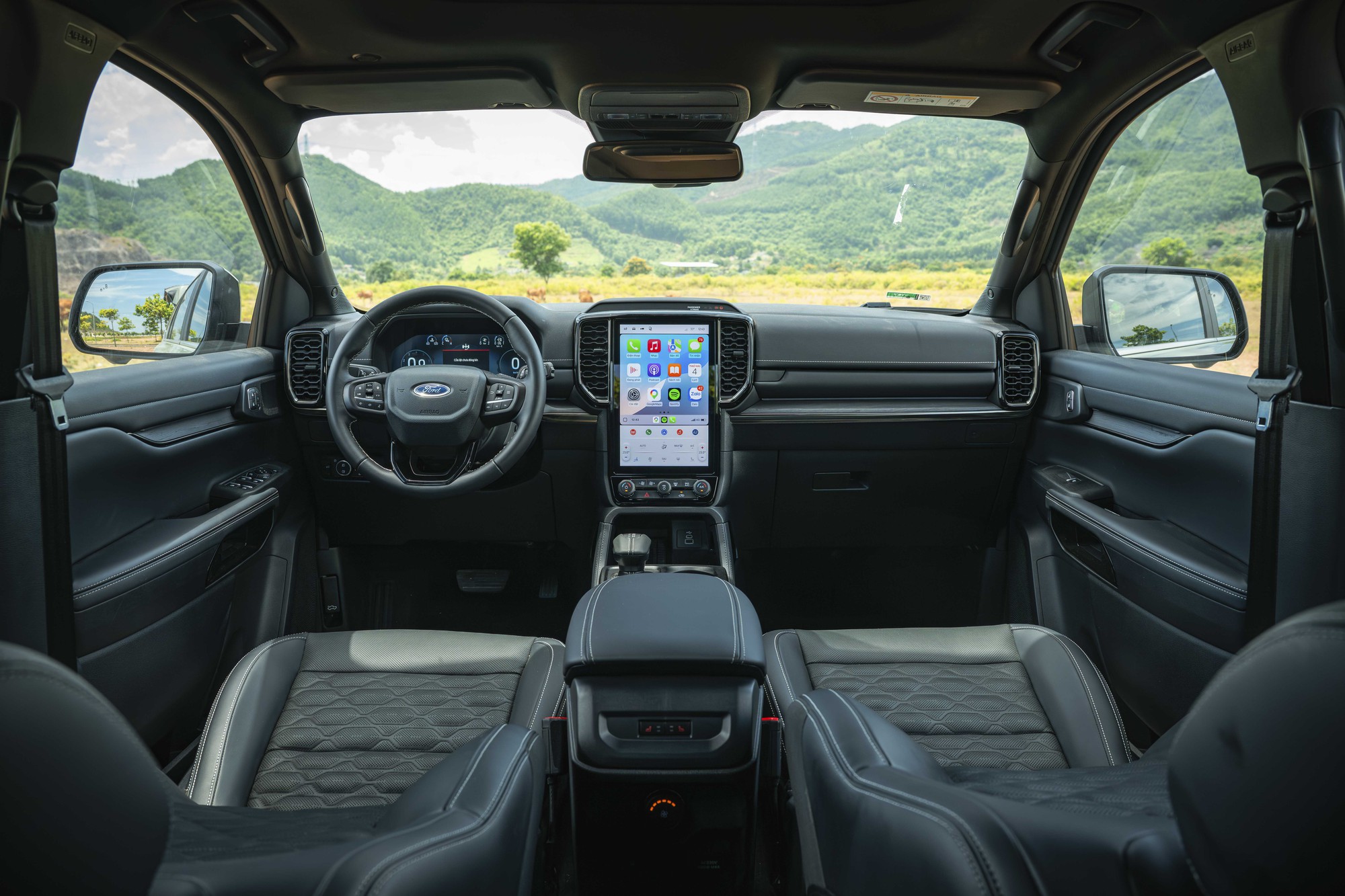 Ford Everest 2026 ra mắt Việt Nam: Bổ sung bản Platinum+ m&aacute;y xăng 300 m&atilde; lực, th&ecirc;m sức &eacute;p cho Santa Fe, Fortuner- Ảnh 5.