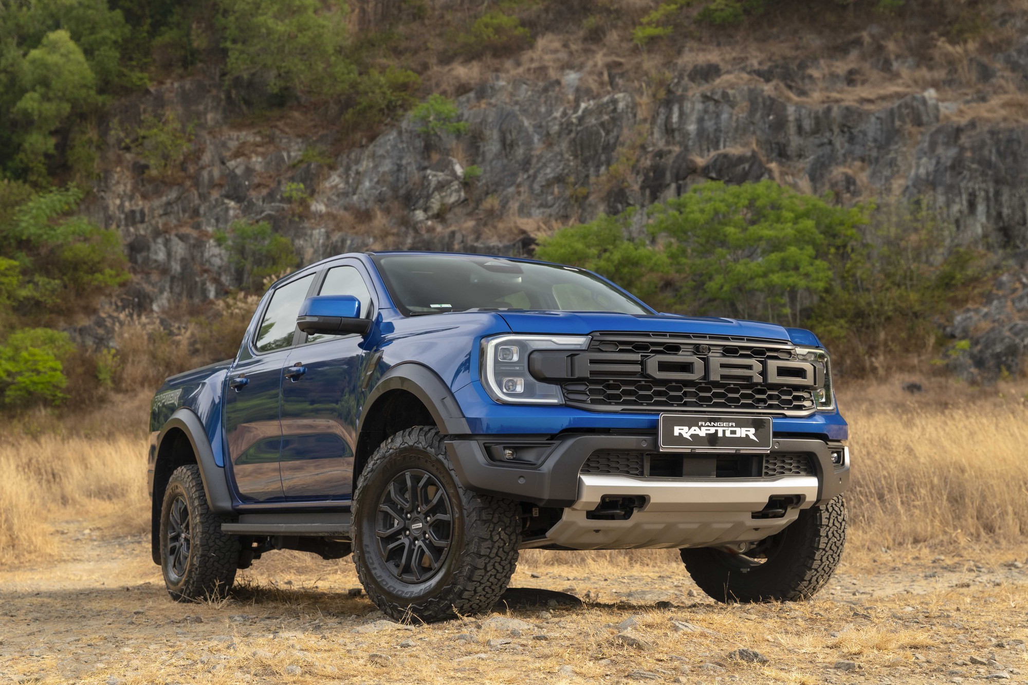 Ảnh thực tế Ford Ranger Raptor 2026 tại Việt Nam: M&aacute;y xăng mạnh gần 400 m&atilde; lực, loa B&O, ống p&ocirc; t&ugrave;y chỉnh &acirc;m thanh- Ảnh 14.