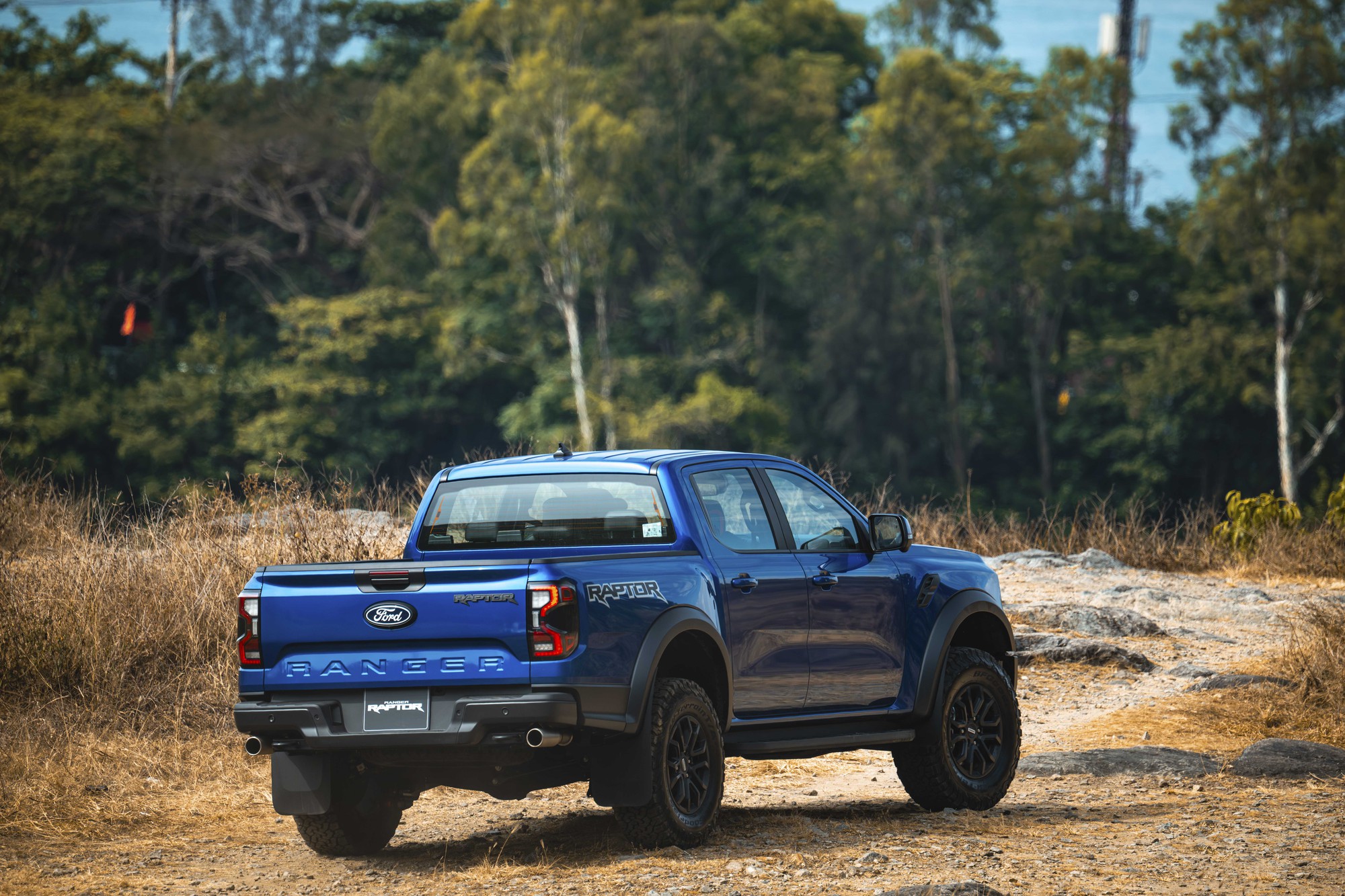 Ảnh thực tế Ford Ranger Raptor 2026 tại Việt Nam: M&aacute;y xăng mạnh gần 400 m&atilde; lực, loa B&O, ống p&ocirc; t&ugrave;y chỉnh &acirc;m thanh- Ảnh 16.