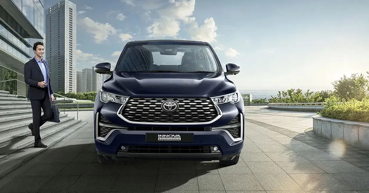 Đ&acirc;y l&agrave; l&yacute; do Toyota mạnh dạn "khai tử" Innova: Innova Cross d&ugrave; đắt hơn vẫn b&aacute;n gấp đ&ocirc;i, mở đường cho bản hybrid gi&aacute; rẻ- Ảnh 2.