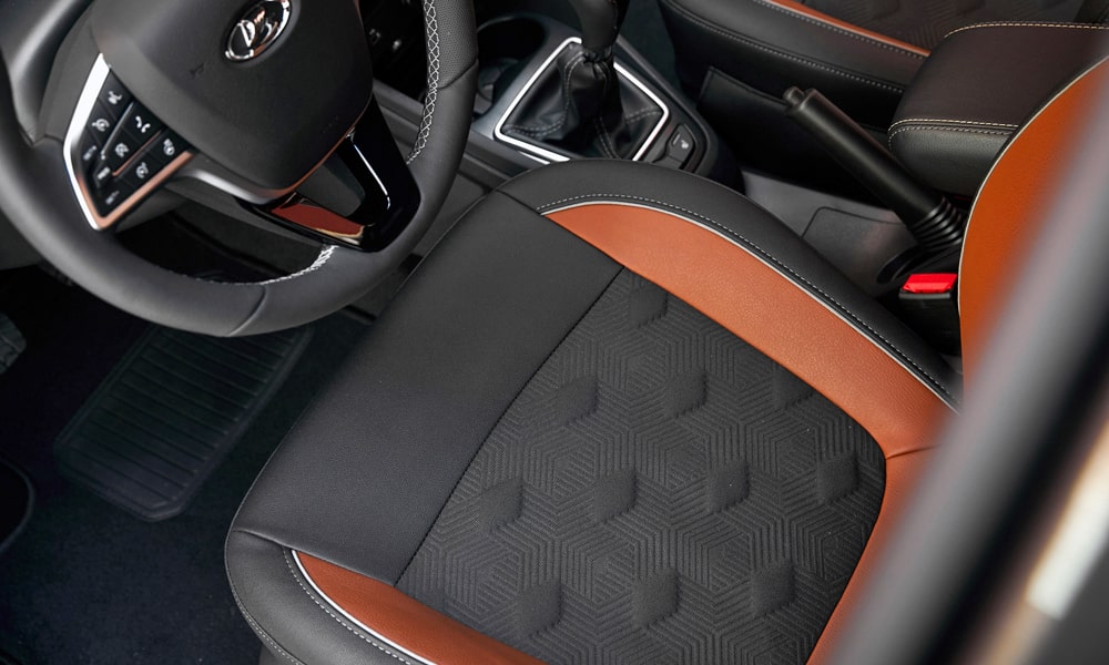 Lada Vesta SW Cross lộ gi&aacute; 549 triệu đồng tại Việt Nam: Ngang cỡ Mazda3, m&agrave;n h&igrave;nh kiểu Volvo, từng c&oacute; chiếc lăn b&aacute;nh tr&ecirc;n đường- Ảnh 18.