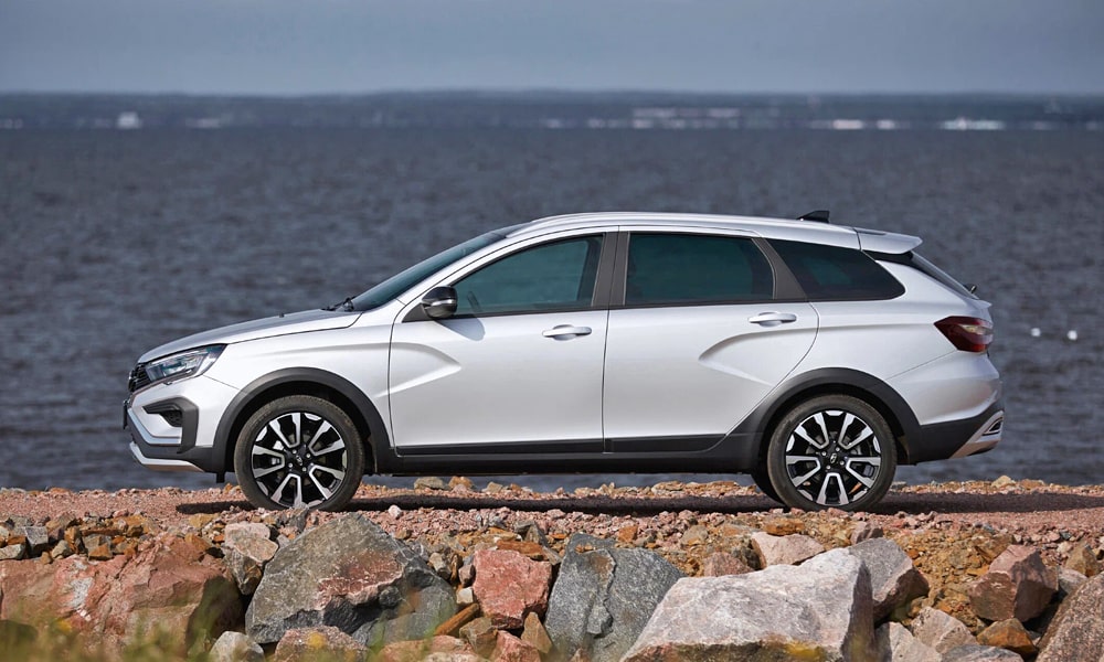 Lada Vesta SW Cross lộ gi&aacute; 549 triệu đồng tại Việt Nam: Ngang cỡ Mazda3, m&agrave;n h&igrave;nh kiểu Volvo, từng c&oacute; chiếc lăn b&aacute;nh tr&ecirc;n đường- Ảnh 9.