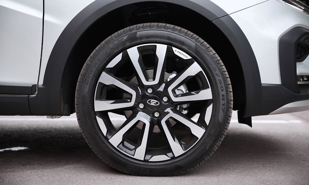Lada Vesta SW Cross lộ gi&aacute; 549 triệu đồng tại Việt Nam: Ngang cỡ Mazda3, m&agrave;n h&igrave;nh kiểu Volvo, từng c&oacute; chiếc lăn b&aacute;nh tr&ecirc;n đường- Ảnh 12.