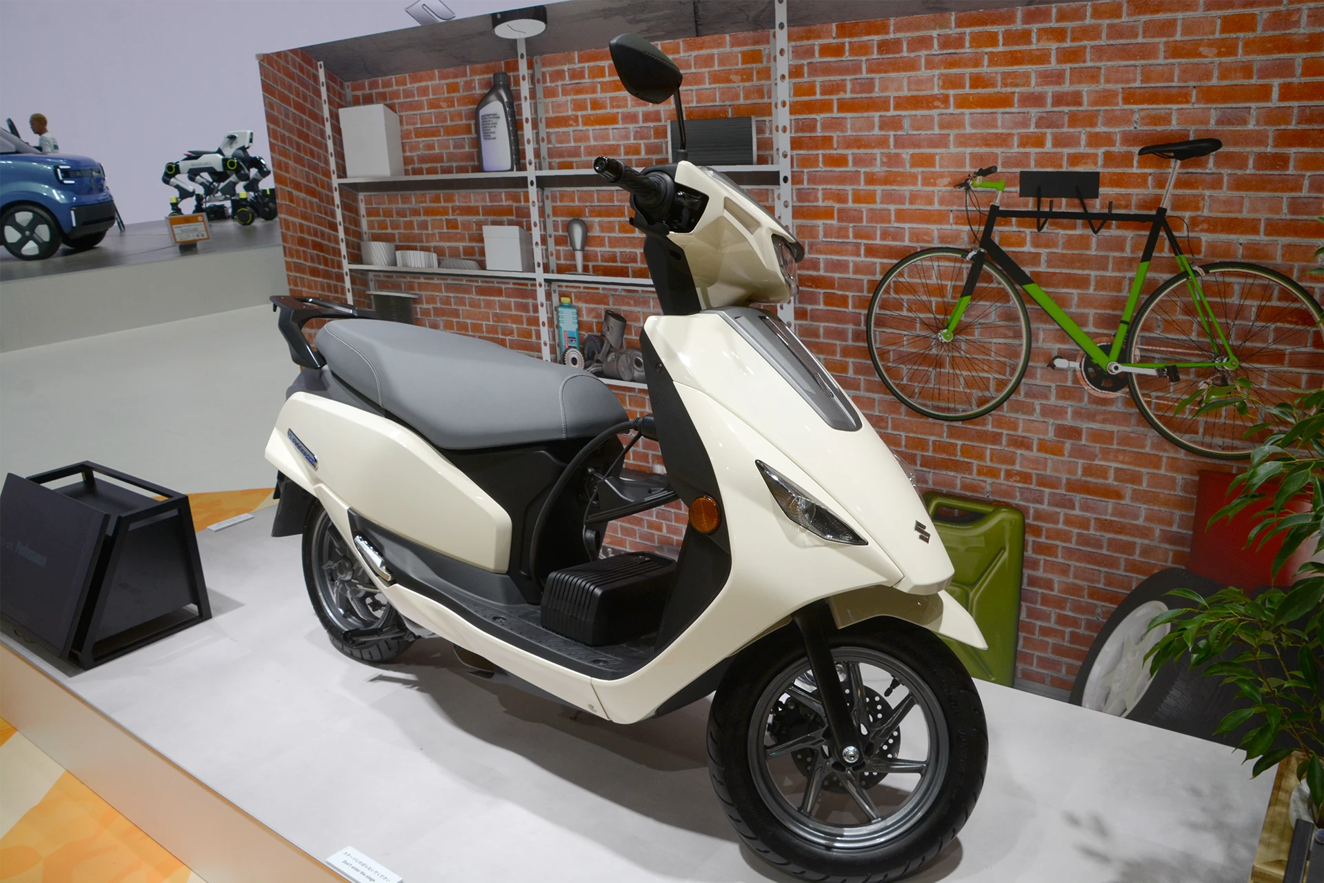Xe m&aacute;y điện Suzuki e-Address sắp 'ch&agrave;o s&acirc;n' Việt Nam: C&oacute; chi tiết giống VinFast Vento S, sạc đầy đi 80 km, gi&aacute; quy đổi hơn 50 triệu đồng- Ảnh 3.