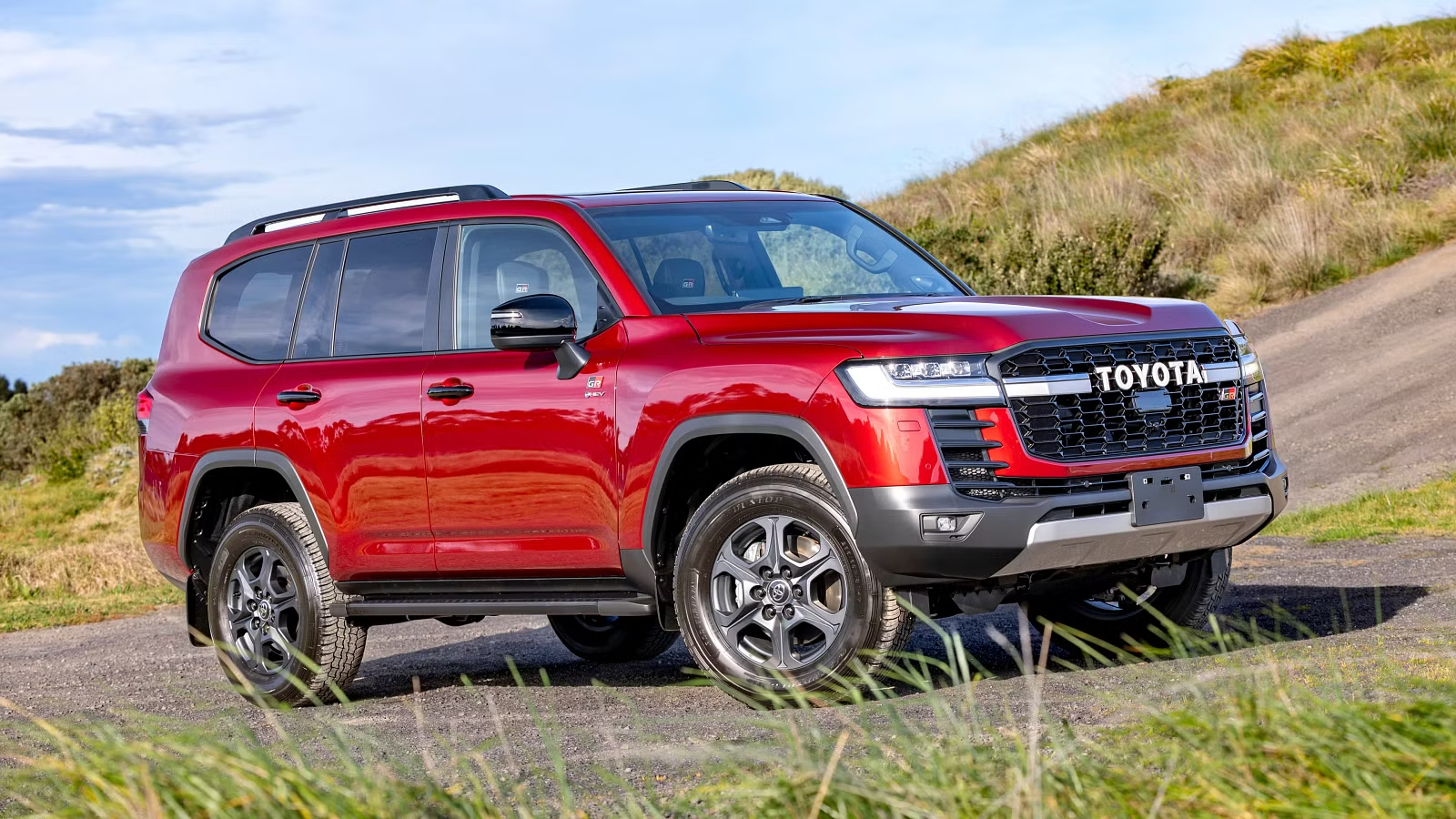 Toyota Land Cruiser hybrid mở b&aacute;n gần Việt Nam: D&ugrave;ng m&aacute;y V6 tăng &aacute;p k&eacute;p, gi&aacute; quy đổi gần 3 tỷ đồng- Ảnh 3.