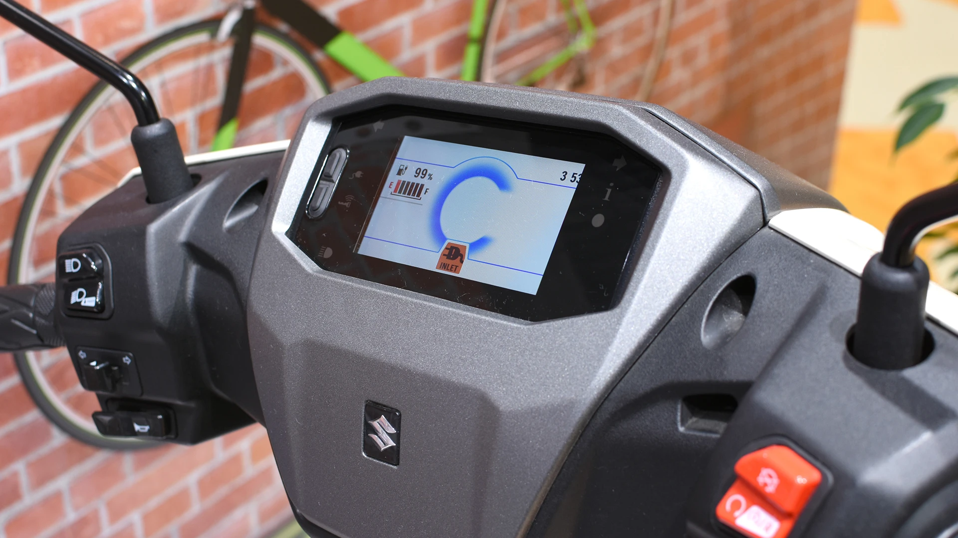 Xe m&aacute;y điện Suzuki e-Address sắp 'ch&agrave;o s&acirc;n' Việt Nam: C&oacute; chi tiết giống VinFast Vento S, sạc đầy đi 80 km, gi&aacute; quy đổi hơn 50 triệu đồng- Ảnh 5.