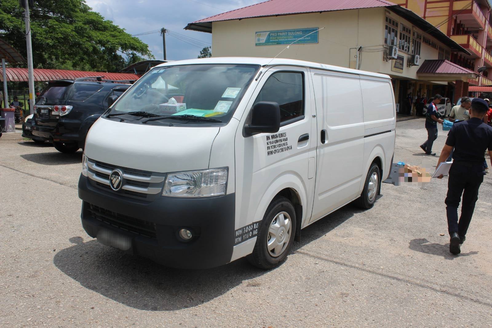 Con g&aacute;i 8 tuổi bị xe tải đ&acirc;m tử vong tại trường học, cha n&oacute;i 1 c&acirc;u về t&agrave;i xế khiến tất cả đều bất ngờ- Ảnh 1.