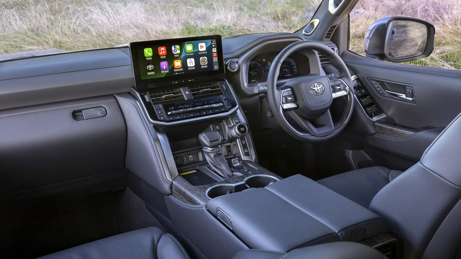 Toyota Land Cruiser hybrid mở b&aacute;n gần Việt Nam: D&ugrave;ng m&aacute;y V6 tăng &aacute;p k&eacute;p, gi&aacute; quy đổi gần 3 tỷ đồng- Ảnh 2.