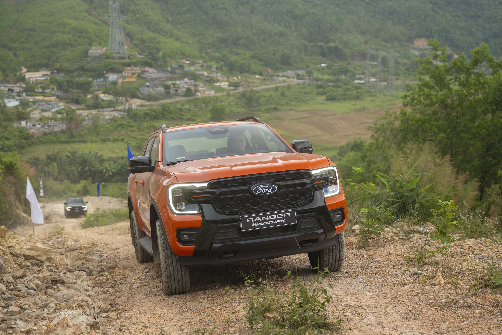 Ford Ranger Wildtrak 2026 chốt gi&aacute; 1,093 tỷ đồng tại Việt Nam với động cơ V6 mới mạnh hơn hẳn Hilux- Ảnh 2.
