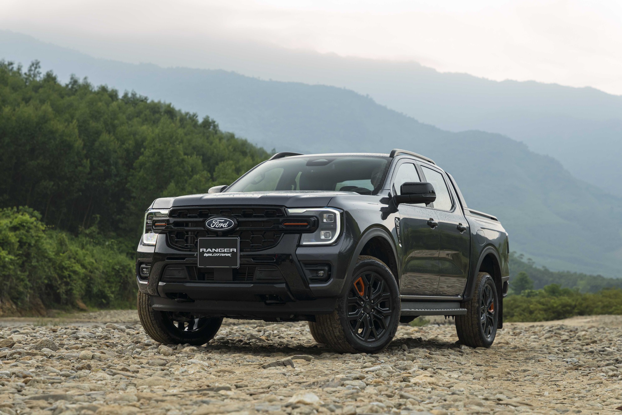 Ford Ranger Wildtrak 2026 chốt gi&aacute; 1,093 tỷ đồng tại Việt Nam với động cơ V6 mới mạnh hơn hẳn Hilux- Ảnh 3.