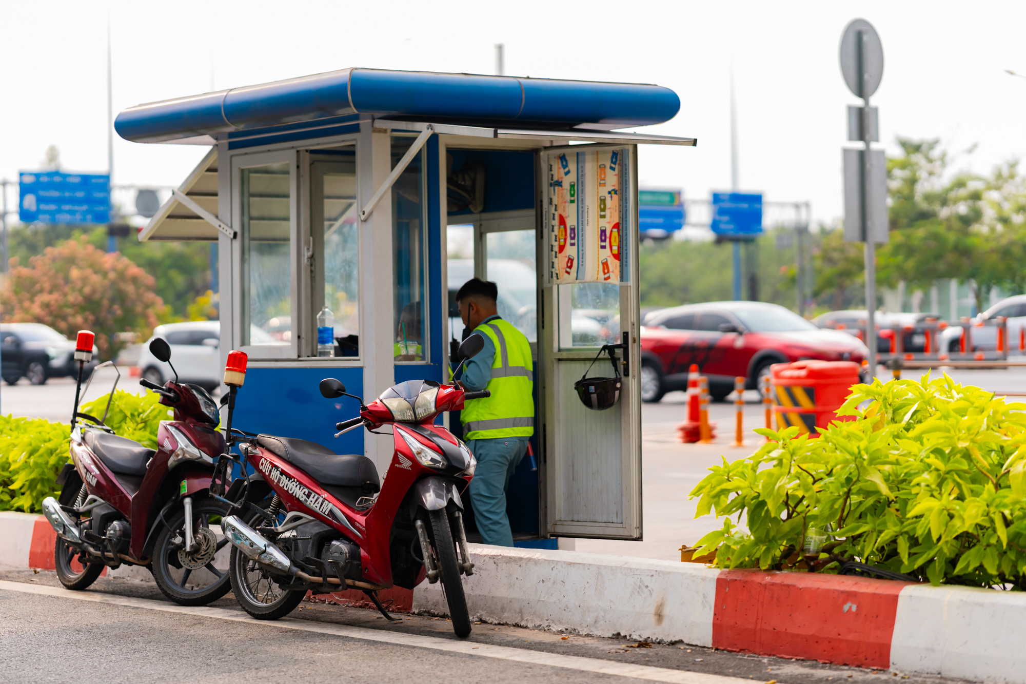 Khối b&ecirc; t&ocirc;ng nặng hơn 100.000 tấn xuy&ecirc;n qua l&ograve;ng s&ocirc;ng S&agrave;i G&ograve;n, mỗi ng&agrave;y &lsquo;g&aacute;nh&rsquo; hơn 300.000 &ocirc; t&ocirc;, xe m&aacute;y- Ảnh 7.