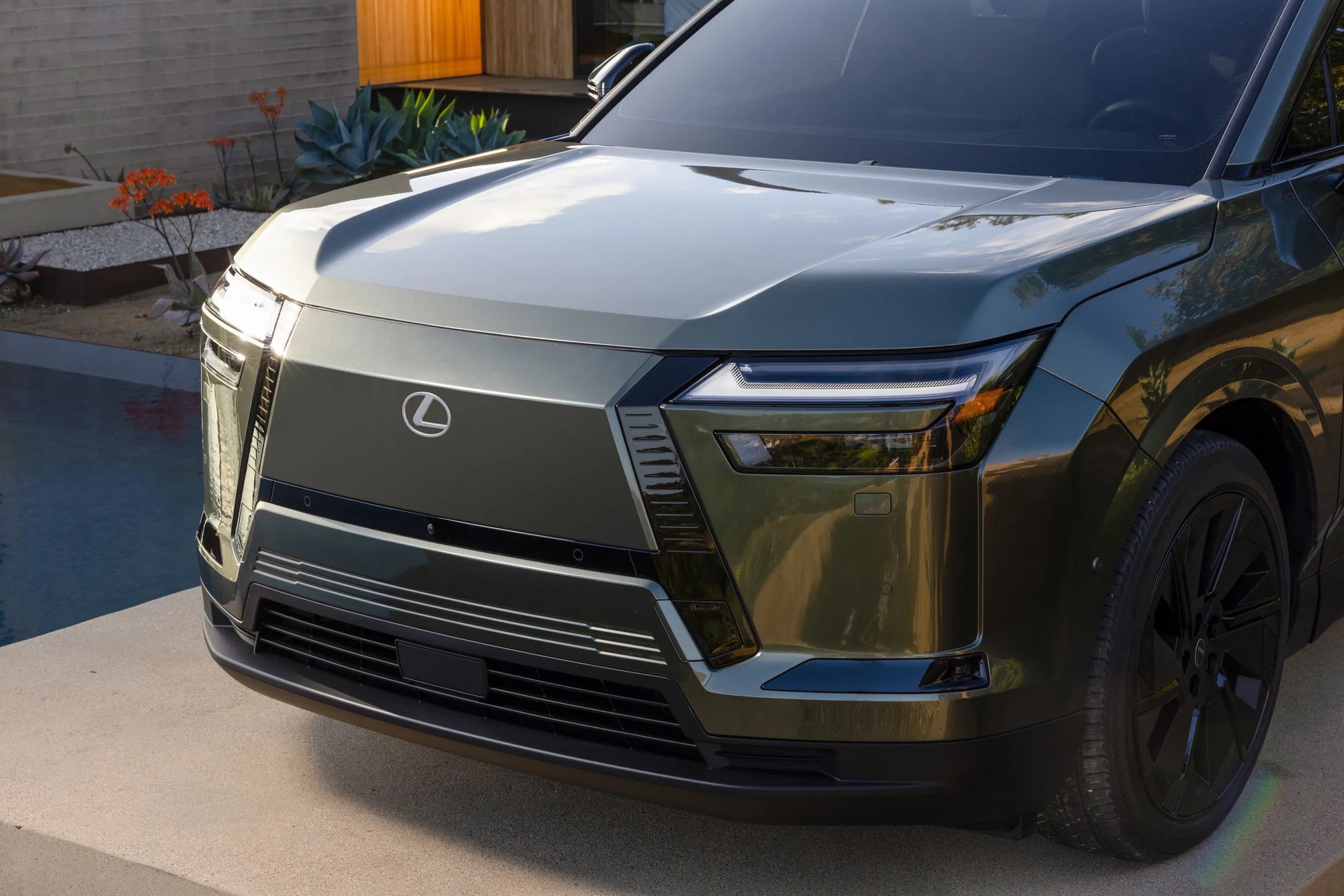 Lexus TZ ra mắt: 6 chỗ, h&agrave;ng 3 ngồi sướng như tr&ecirc;n sofa, c&aacute;ch &acirc;m hơn LX, chung gầm Highlander, chạy gần 500km/sạc- Ảnh 10.