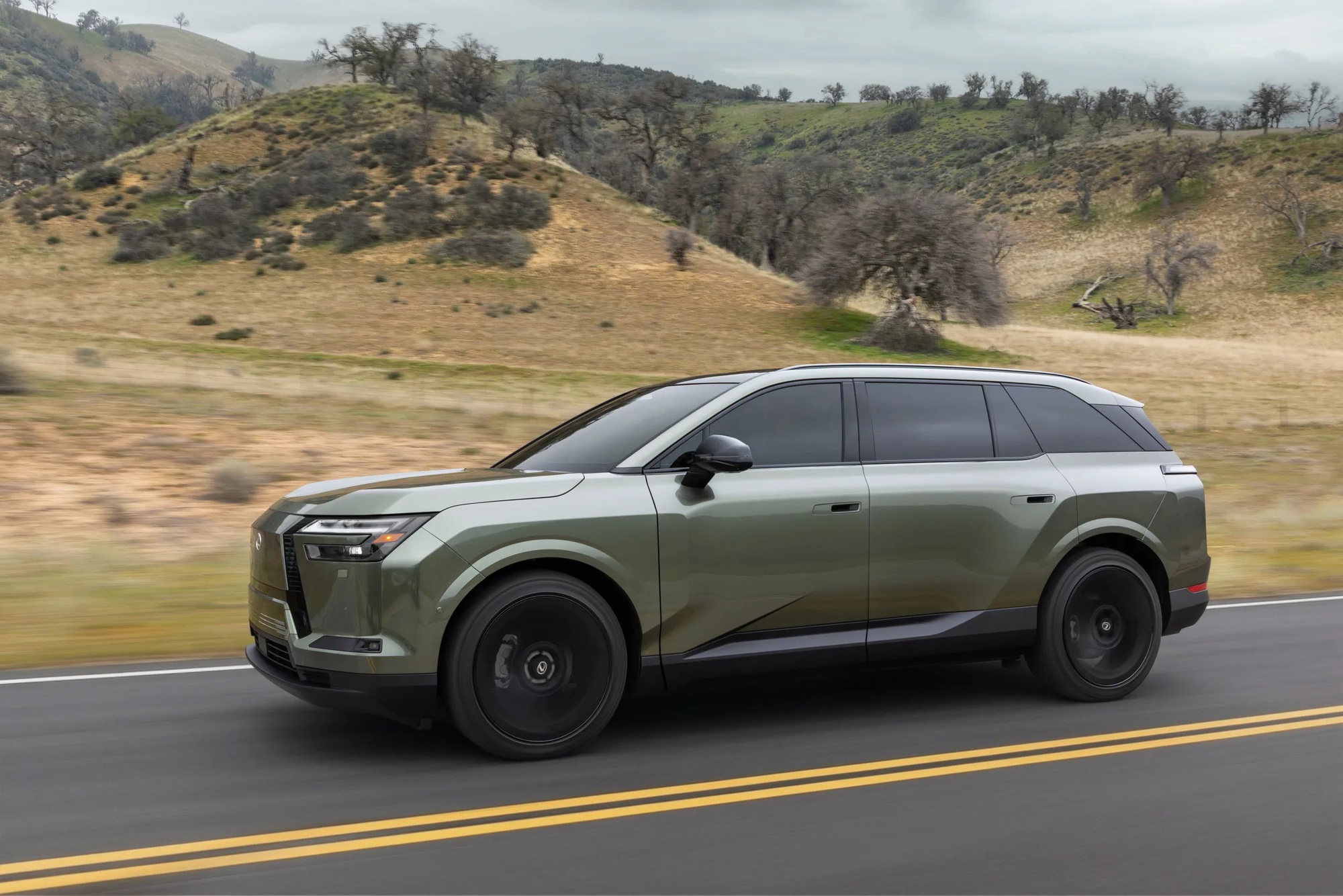 Lexus TZ ra mắt: 6 chỗ, h&agrave;ng 3 ngồi sướng như tr&ecirc;n sofa, c&aacute;ch &acirc;m hơn LX, chung gầm Highlander, chạy gần 500km/sạc- Ảnh 14.