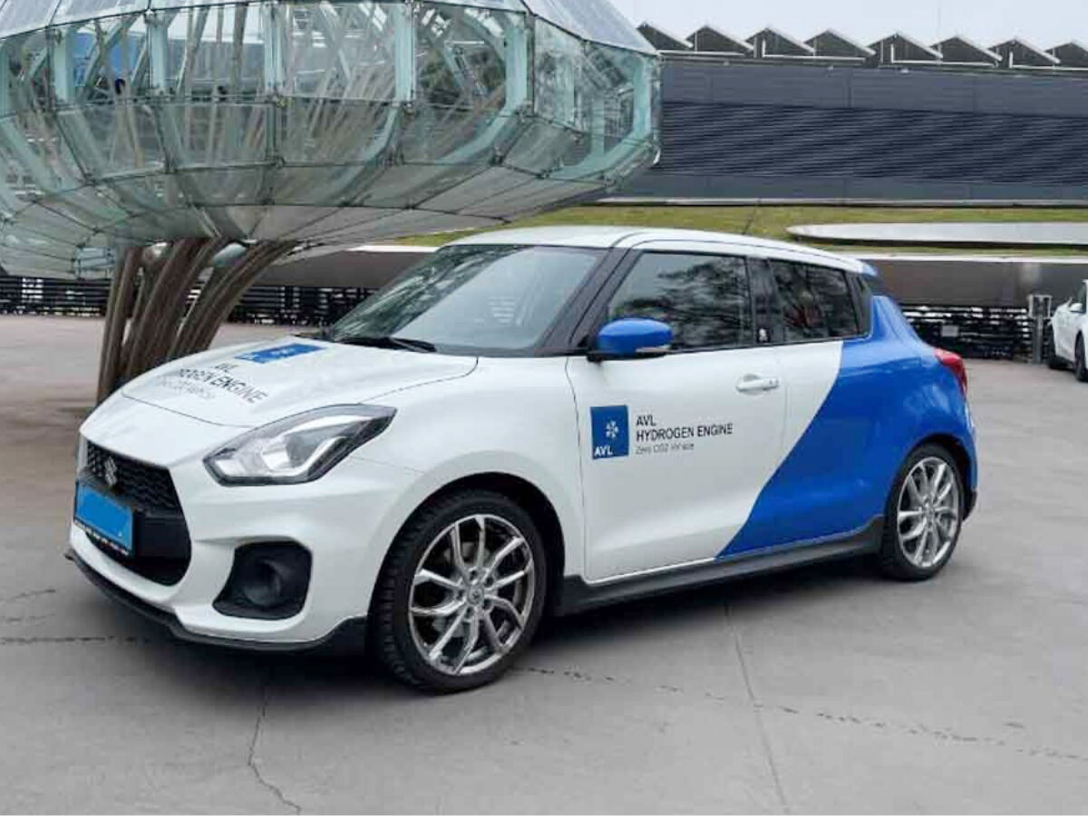 Suzuki Swift c&oacute; bản mới d&ugrave;ng động cơ hydro: Mạnh ngang m&aacute;y xăng, thợ b&igrave;nh d&acirc;n cũng sửa được nếu cần- Ảnh 1.