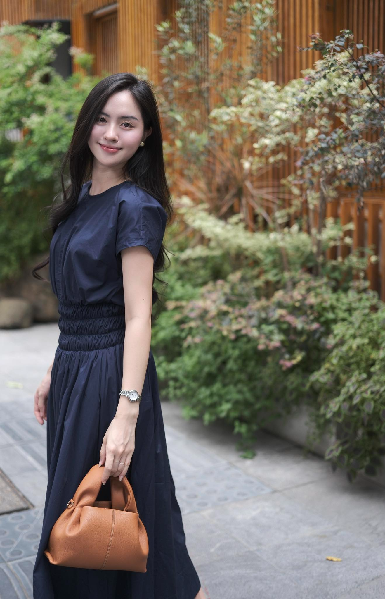 Lừa mẹ đi c&agrave; ph&ecirc;, đến nơi l&agrave; lễ b&agrave;n giao xe VF3: Kh&ocirc;ng nỡ để mẹ đi l&agrave;m 50km, con rể &ldquo;gia trưởng&rdquo; chốt qu&agrave; to- Ảnh 10.