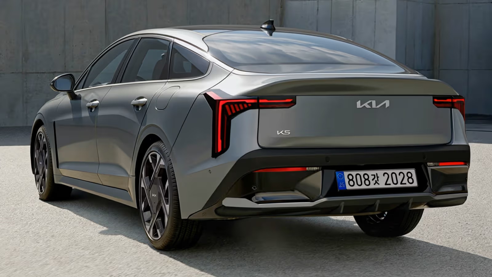 Kia K5 mới lộ cấu h&igrave;nh: Th&ecirc;m m&aacute;y tăng &aacute;p hybrid, dẫn động E-AWD, c&oacute; sạc ngược V2L như xe điện- Ảnh 3.