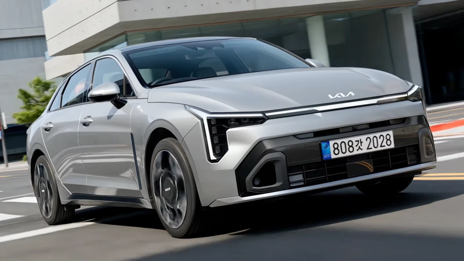Kia K5 mới lộ cấu h&igrave;nh: Th&ecirc;m m&aacute;y tăng &aacute;p hybrid, dẫn động E-AWD, c&oacute; sạc ngược V2L như xe điện- Ảnh 1.