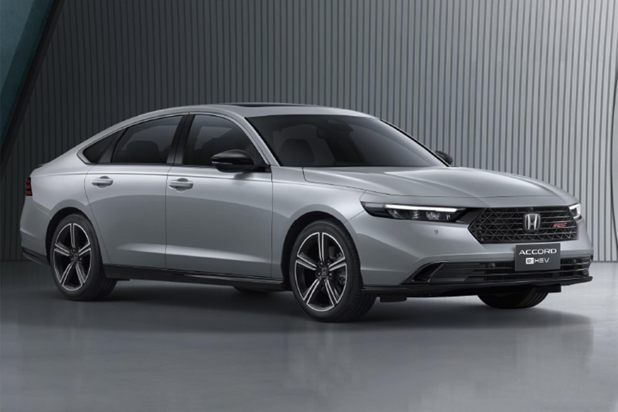 Honda Accord 2026 ra mắt ĐN&Aacute;: Gi&aacute; quy đổi 1,2 tỷ đồng, n&acirc;ng cấp c&ocirc;ng nghệ an to&agrave;n đấu Toyota Camry- Ảnh 1.
