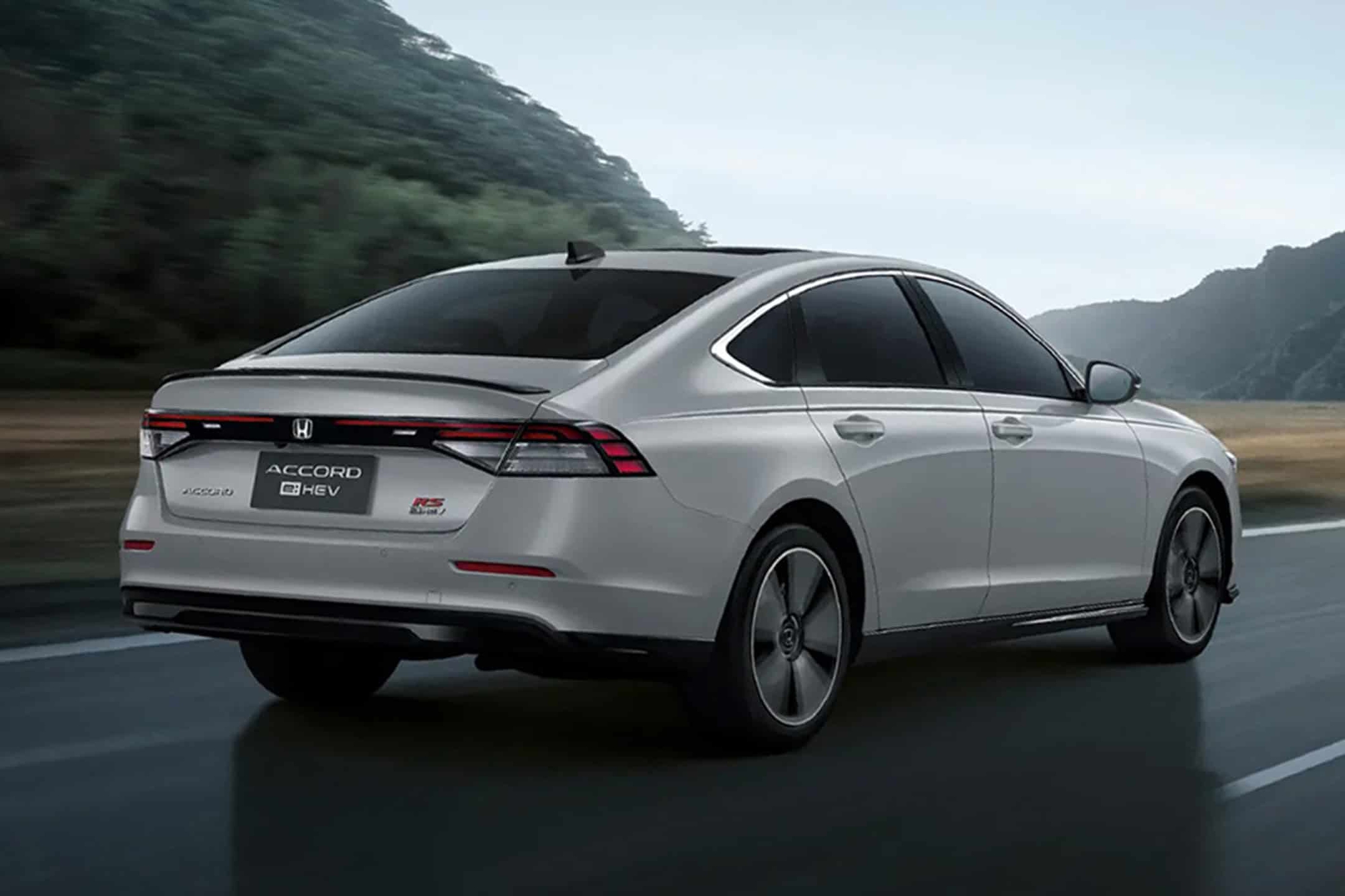 Honda Accord 2026 ra mắt ĐN&Aacute;: Gi&aacute; quy đổi 1,2 tỷ đồng, n&acirc;ng cấp c&ocirc;ng nghệ an to&agrave;n đấu Toyota Camry- Ảnh 2.