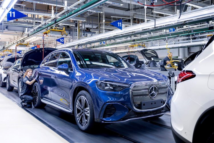 Mercedes-Benz GLC điện bắt đầu xuất xưởng, chờ ng&agrave;y về Việt Nam cạnh tranh iX3 bằng tầm vận h&agrave;nh 715km/sạc- Ảnh 1.