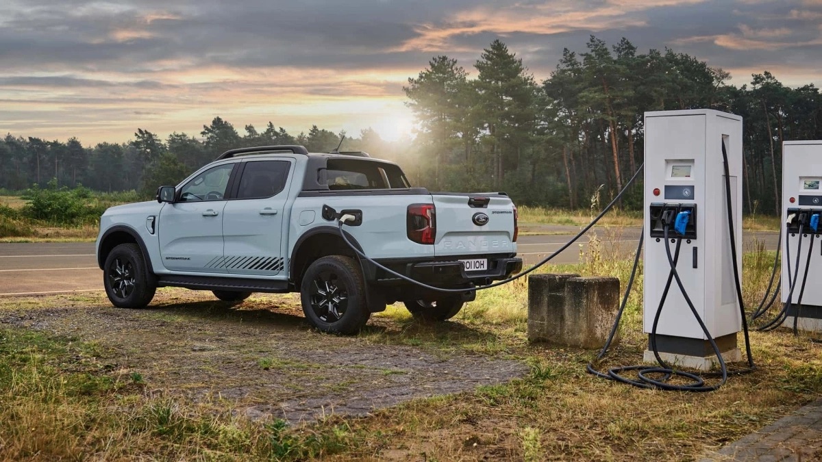 Ford Ranger PHEV giảm gi&aacute; quy đổi gần 200 triệu đồng tại thị trường cũng chuộng d&ograve;ng n&agrave;y như Việt Nam, rẻ hơn cả b&aacute;n tải Trung Quốc- Ảnh 1.