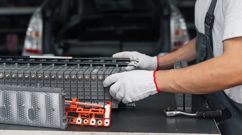 Những vấn đề phổ biến nhất m&agrave; người l&aacute;i xe gặp phải đối với pin d&ograve;ng xe Hybrid- Ảnh 1.