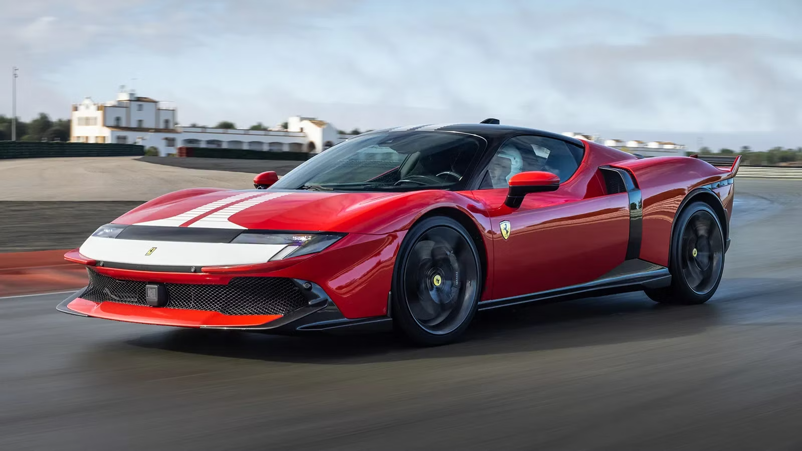 Lo ngại khách hàng quay lưng, Ferrari lên tiếng về kế hoạch bán xe xăng song song với xe điện- Ảnh 1. Lo ngại khách hàng quay lưng, Ferrari lên tiếng về kế hoạch bán xe xăng song song với xe điện- Ảnh 1.