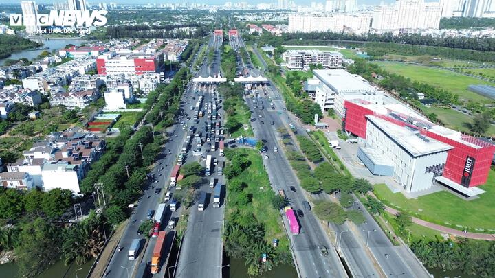 Đề xuất xe c&ocirc;ng ở TP.HCM phải chuyển sang xe điện từ năm 2027- Ảnh 3.