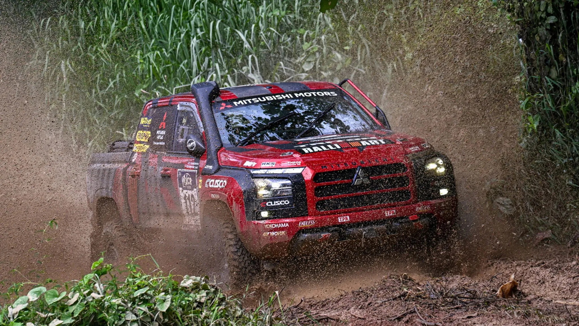 Nissan Navara "khai tử" phi&ecirc;n bản được mong chờ, Mitsubishi Triton vẫn quyết th&ecirc;m bản cạnh tranh trực tiếp Ford Ranger Raptor- Ảnh 3.