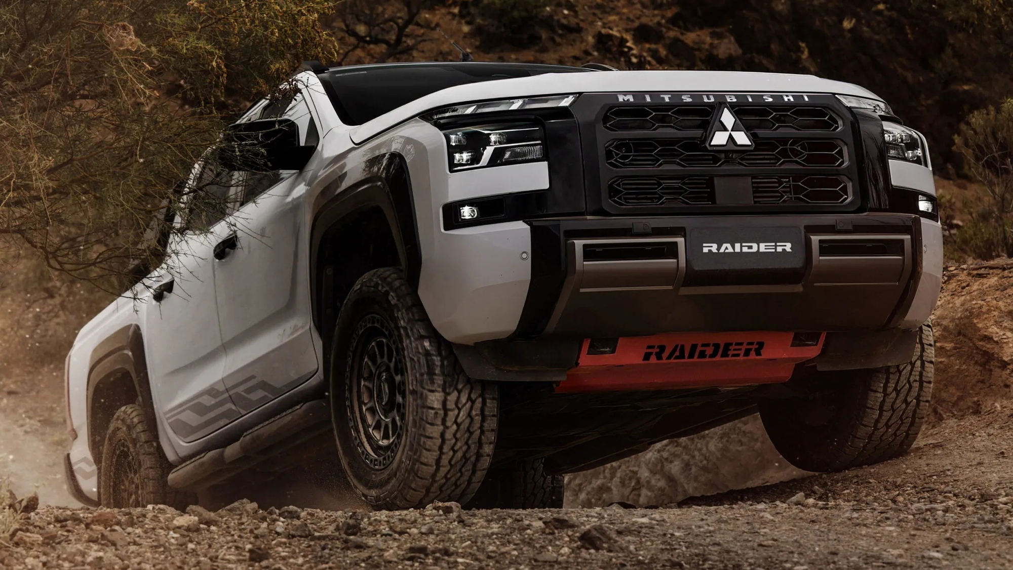 Nissan Navara "khai tử" phi&ecirc;n bản được mong chờ, Mitsubishi Triton vẫn quyết th&ecirc;m bản cạnh tranh trực tiếp Ford Ranger Raptor- Ảnh 2.