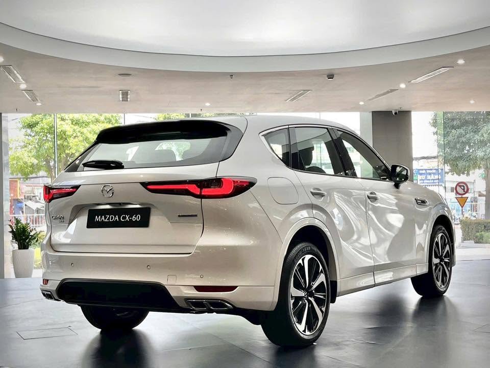 Đại l&yacute; nhận cọc Mazda CX-60 tại Việt Nam: Gi&aacute; dự kiến 1,8 tỷ đồng, d&ugrave;ng m&aacute;y hybrid gần 300 m&atilde; lực, đối thủ mới của Skoda Kodiaq - Ảnh 2.