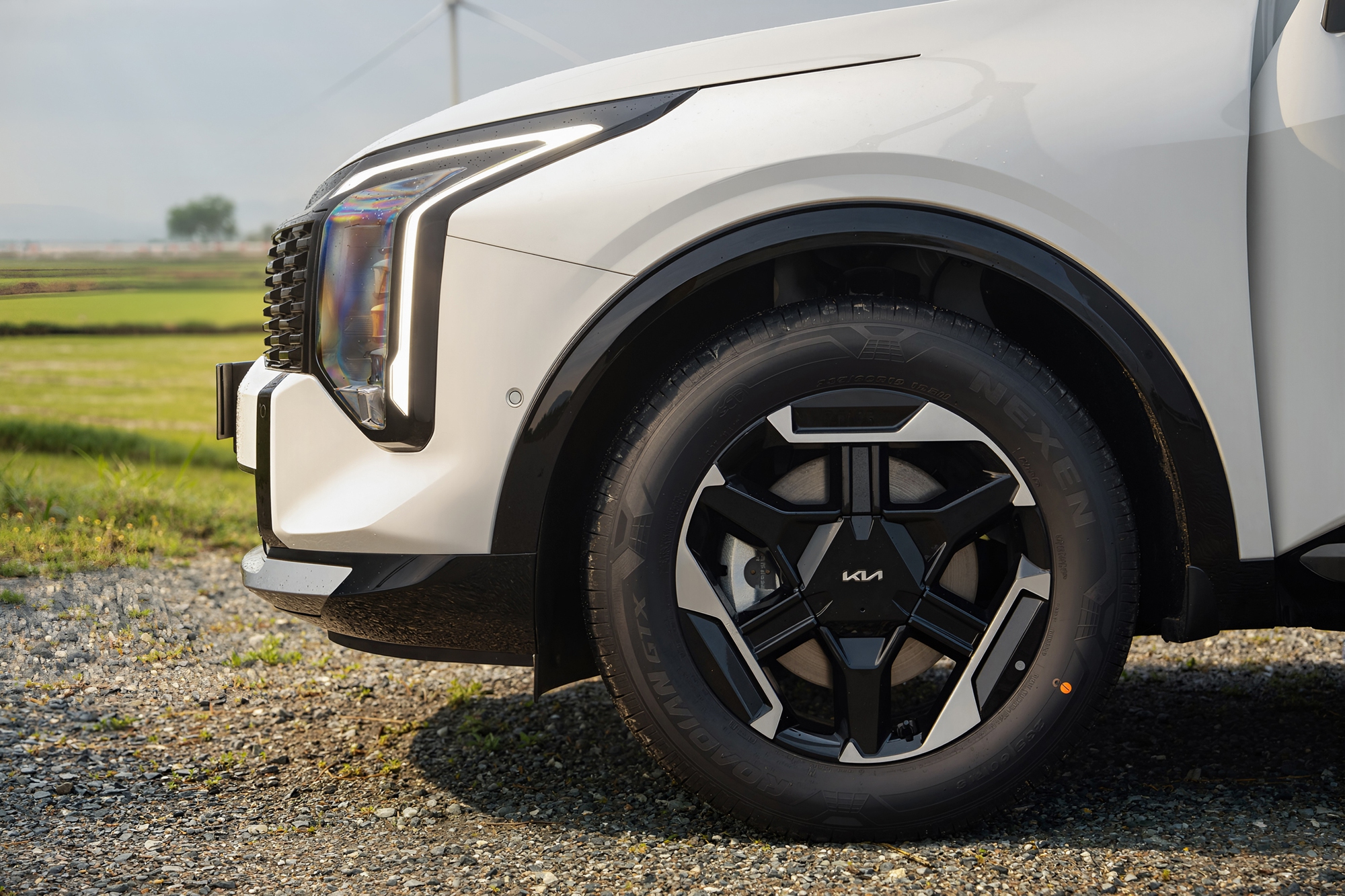 Ch&ecirc;nh nhiều nhất 100 triệu, ba phi&ecirc;n bản Kia Sportage HEV kh&aacute;c biệt ngần n&agrave;y trang bị: Bản 'base' nhưng lại kh&ocirc;ng 'base'- Ảnh 5.