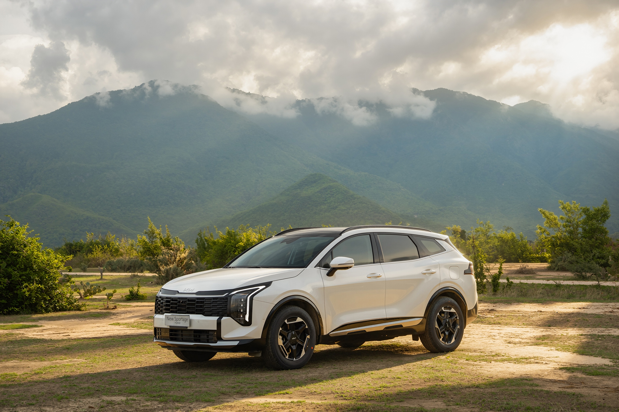 Ch&ecirc;nh nhiều nhất 100 triệu, ba phi&ecirc;n bản Kia Sportage HEV kh&aacute;c biệt ngần n&agrave;y trang bị: Bản 'base' nhưng lại kh&ocirc;ng 'base'- Ảnh 1.