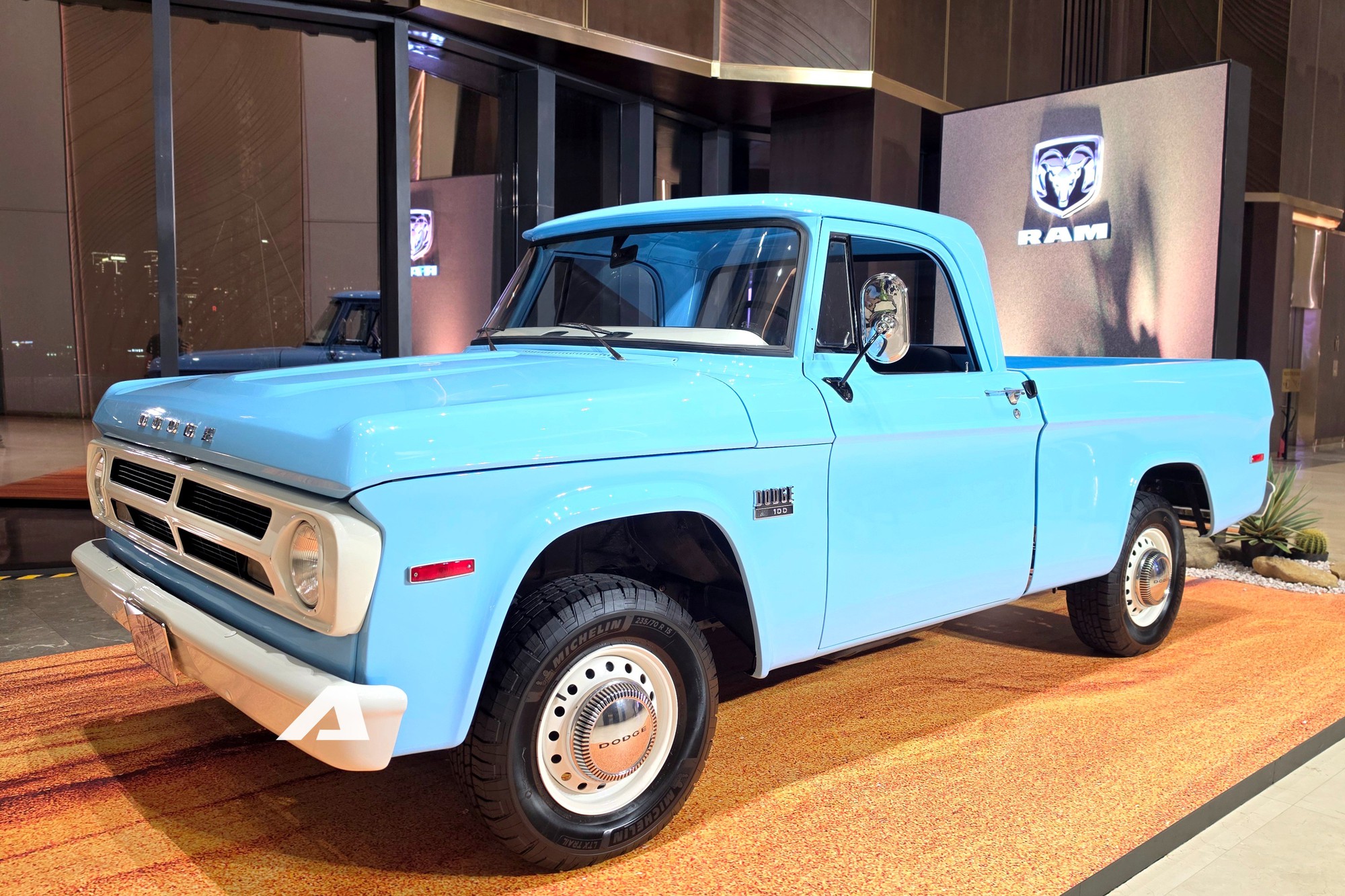 Soi h&agrave;ng hiếm b&aacute;n tải Dodge D 200 tại TP.HCM: Lăn b&aacute;nh chỉ khoảng 60.000 km, nh&igrave;n như mới đập th&ugrave;ng d&ugrave; trải qua hơn nửa thế kỷ - Ảnh 1.