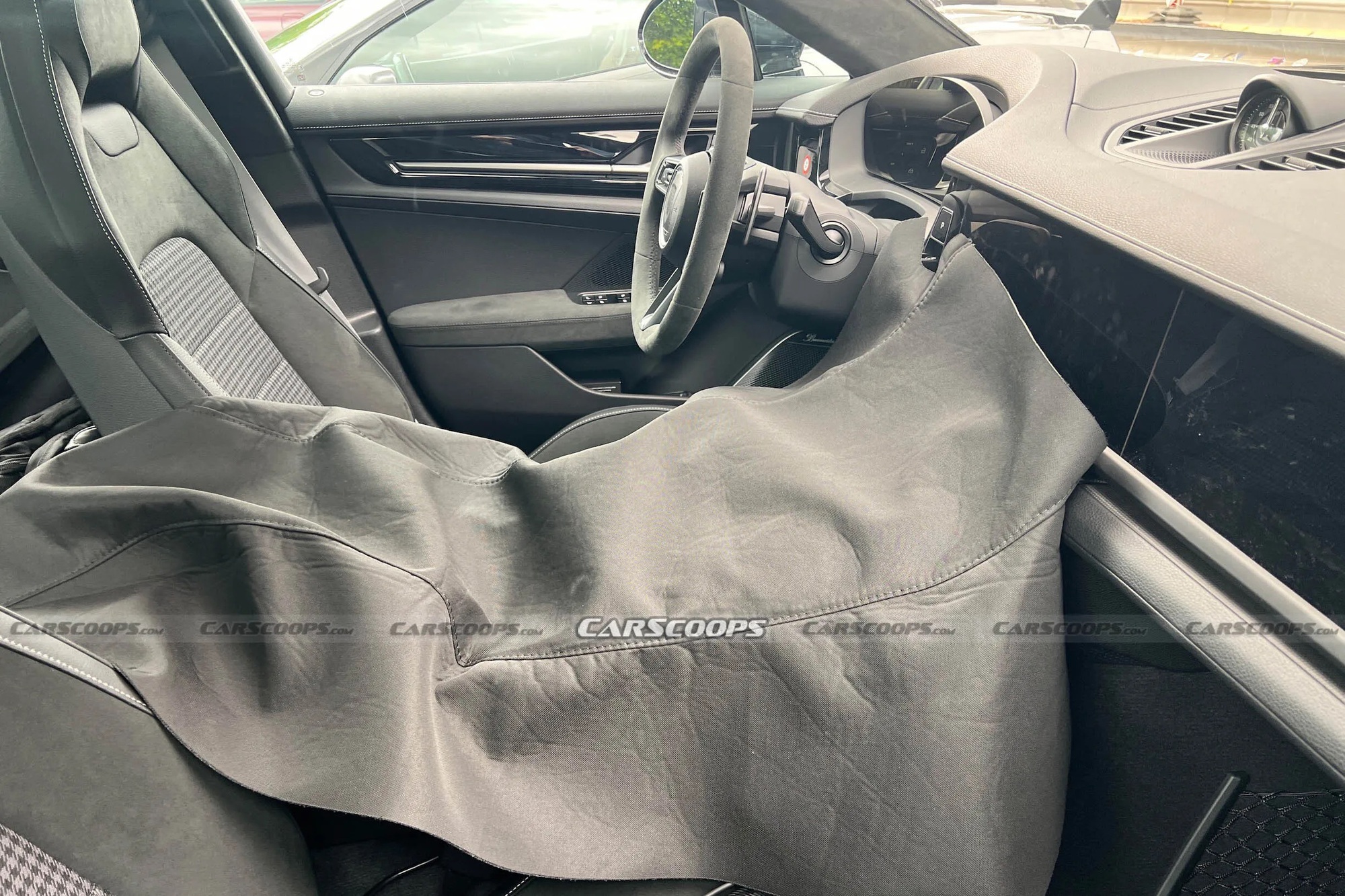 Porsche Panamera vừa ra mắt đ&atilde; rục rịch c&oacute; bản n&acirc;ng cấp: Ngoại h&igrave;nh đổi nhẹ, 'lột x&aacute;c' c&ocirc;ng nghệ b&ecirc;n trong để đấu Mercedes-AMG GT - Ảnh 1.