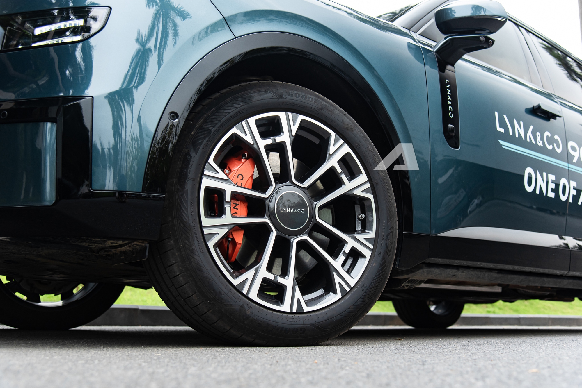 Lynk & Co 900 ra mắt Việt Nam: Gi&aacute; 3,069 tỷ đồng, PHEV mạnh 708hp, 2 m&agrave;n h&igrave;nh 30 inch 6K, ghế xoay 180 độ - Ảnh 9.