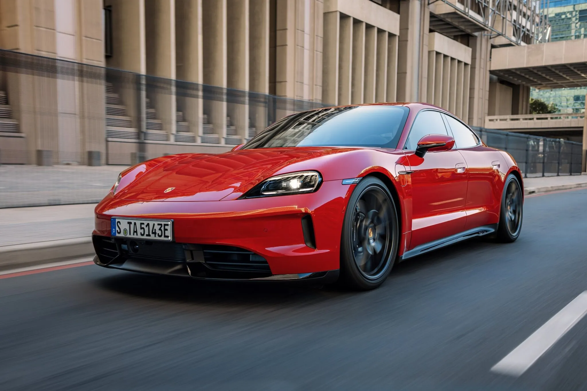 Porsche Taycan 2027 ra mắt: Dễ khiến dân chơi xiêu lòng với hộp số giả lập 8 cấp, bộ pin lớn hơn, AI thông minh hơn - Ảnh 1.