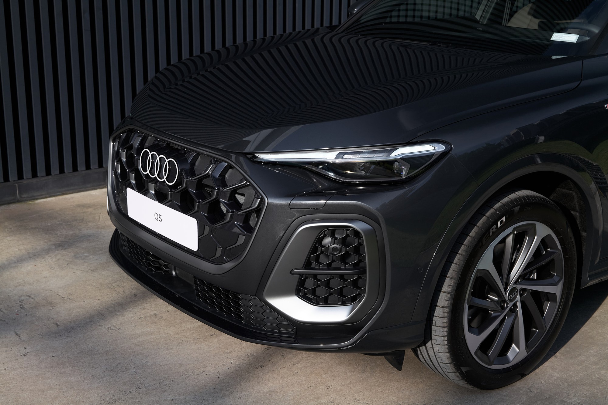 Audi Q5 2026 chốt gi&aacute; từ 2,849 tỷ đồng tại Việt Nam: 2 kiểu d&aacute;ng, nền tảng ho&agrave;n to&agrave;n mới, c&oacute; ADAS - Ảnh 9.