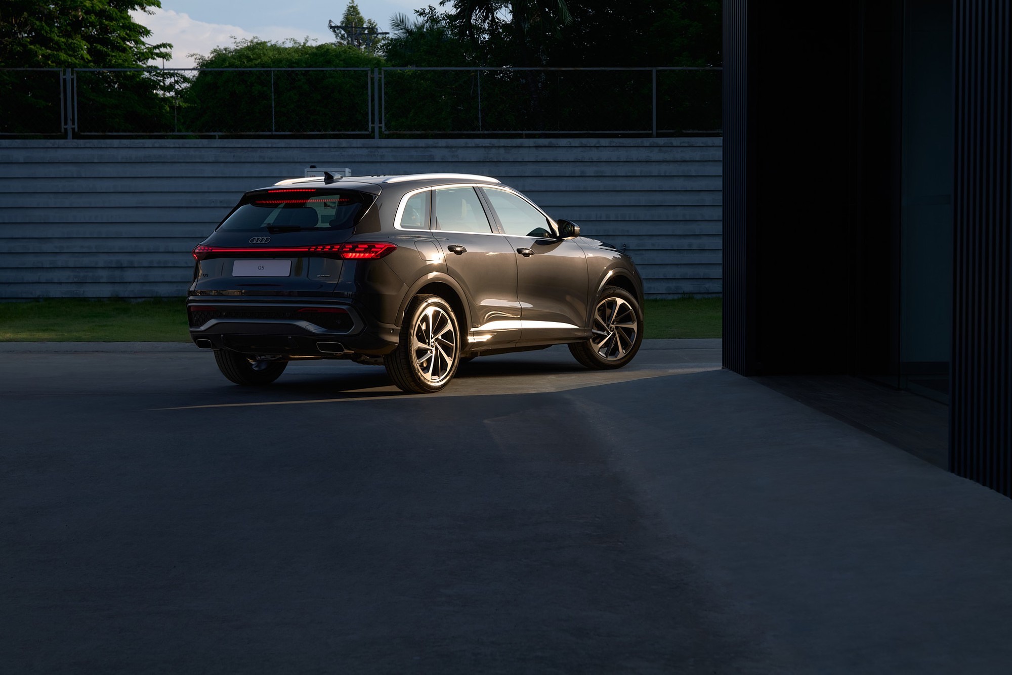 Audi Q5 2026 chốt gi&aacute; từ 2,849 tỷ đồng tại Việt Nam: 2 kiểu d&aacute;ng, nền tảng ho&agrave;n to&agrave;n mới, c&oacute; ADAS - Ảnh 10.