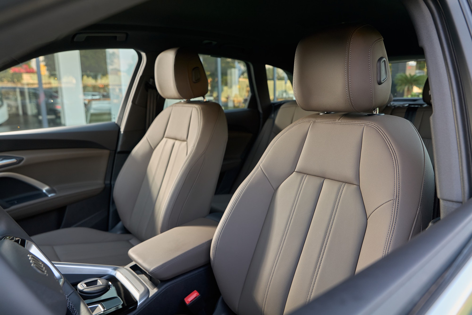 Audi Q5 2026 chốt gi&aacute; từ 2,849 tỷ đồng tại Việt Nam: 2 kiểu d&aacute;ng, nền tảng ho&agrave;n to&agrave;n mới, c&oacute; ADAS - Ảnh 6.